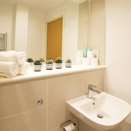 Modern 1-Bed Apartment Near City Centre, Arndale, Spinningfields, Mediacityuk, Old Trafford & Etihad, Sleeps 4, Netflix, Gym, Balcony, Nespresso Machine, Perfect For Long & Short Stays, Leisure, Contractors & Professionals! Manchester Exterior photo