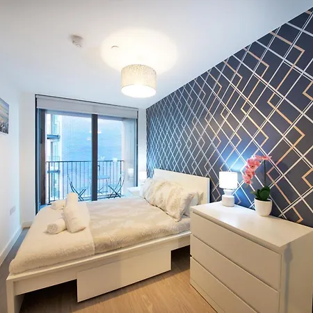 Modern 1-Bed Apartment Near City Centre, Arndale, Spinningfields, Mediacityuk, Old Trafford & Etihad, Sleeps 4, Netflix, Gym, Balcony, Nespresso Machine, Perfect For Long & Short Stays, Leisure, Contractors & Professionals! Manchester Exterior photo