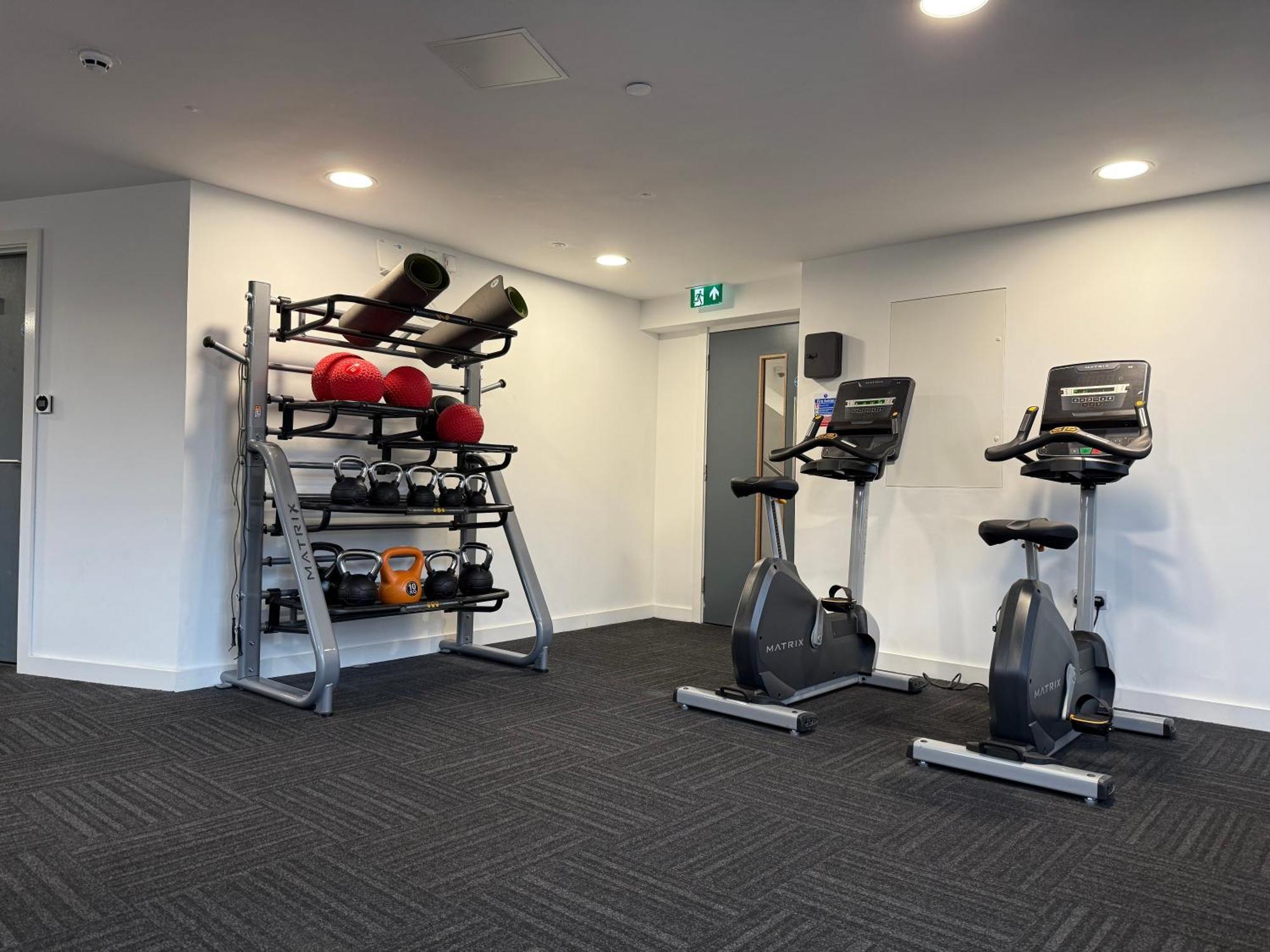 Modern 1-bed Near Centre, Arndale, Spinningfields, Mediacityuk, Old Trafford & Etihad, Sleeps 4, Netflix, Gym, Balcony, Nespresso Machine, Perfect For Long & Short Stays, Leisure, Contractors & Professionals! Appartamento