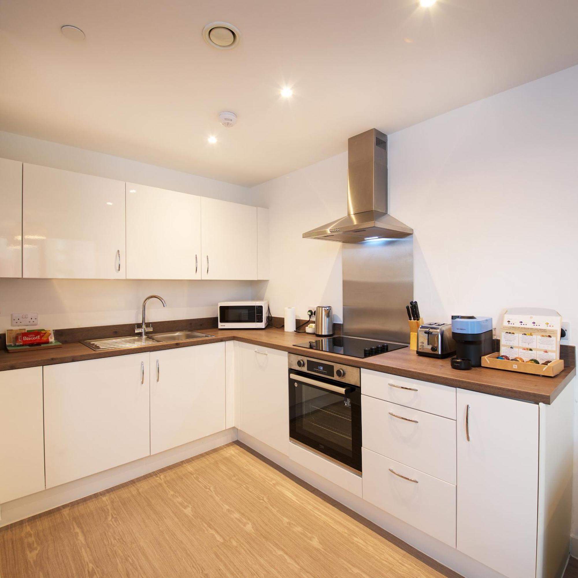 Modern 1-bed Near Centre, Arndale, Spinningfields, Mediacityuk, Old Trafford & Etihad, Sleeps 4, Netflix, Gym, Balcony, Nespresso Machine, Perfect For Long & Short Stays, Leisure, Contractors & Professionals! Appartamento