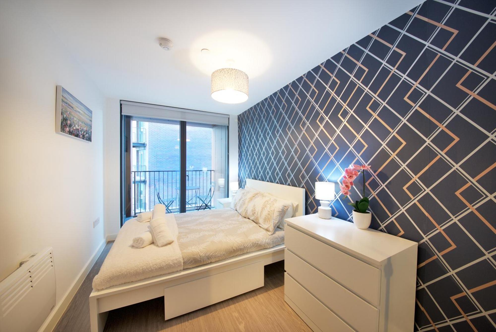 Modern 1-bed Near Centre, Arndale, Spinningfields, Mediacityuk, Old Trafford & Etihad, Sleeps 4, Netflix, Gym, Balcony, Nespresso Machine, Perfect For Long & Short Stays, Leisure, Contractors & Professionals! Apartment
